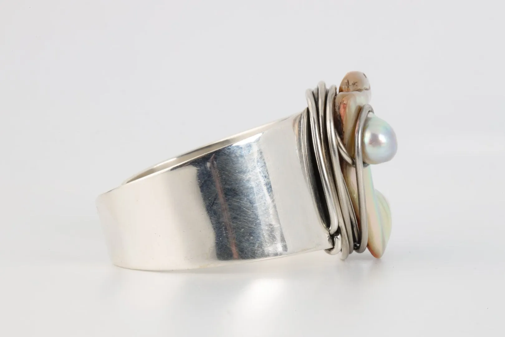 925 Silver Mother of Pearl Cuff Bracelet (53.29g.)