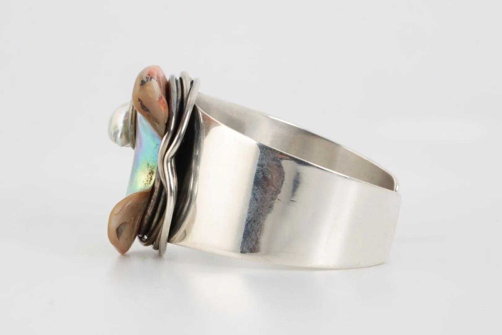 925 Silver Mother of Pearl Cuff Bracelet (53.29g.)