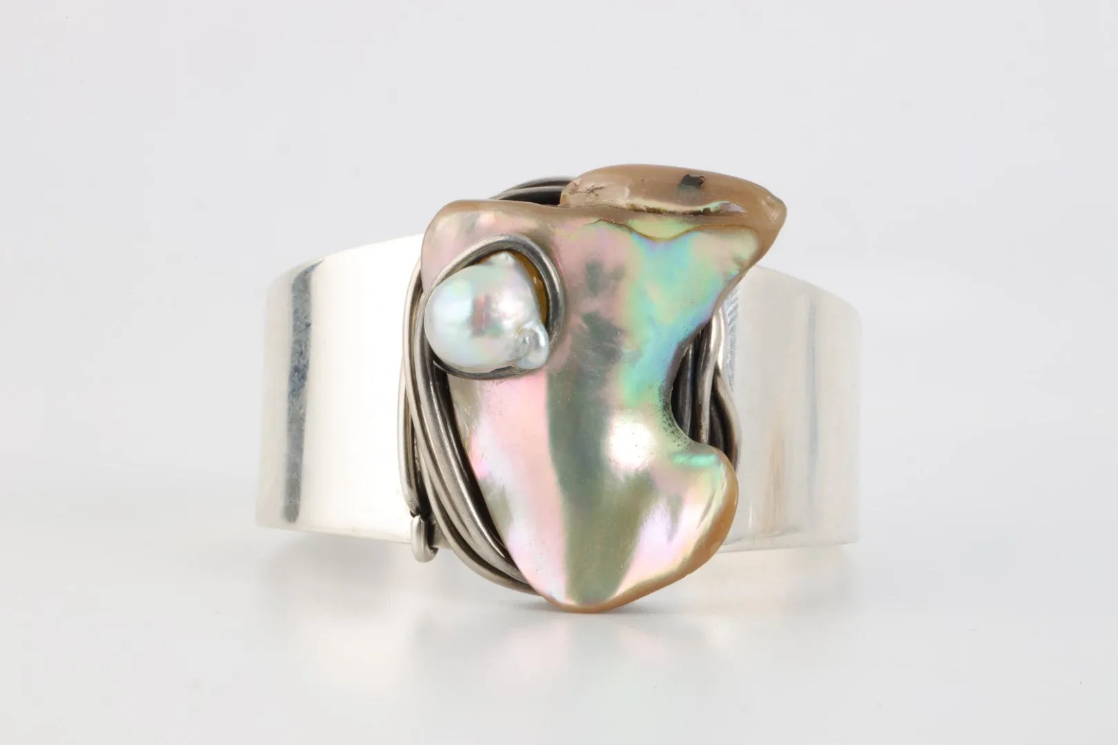 925 Silver Mother of Pearl Cuff Bracelet (53.29g.)