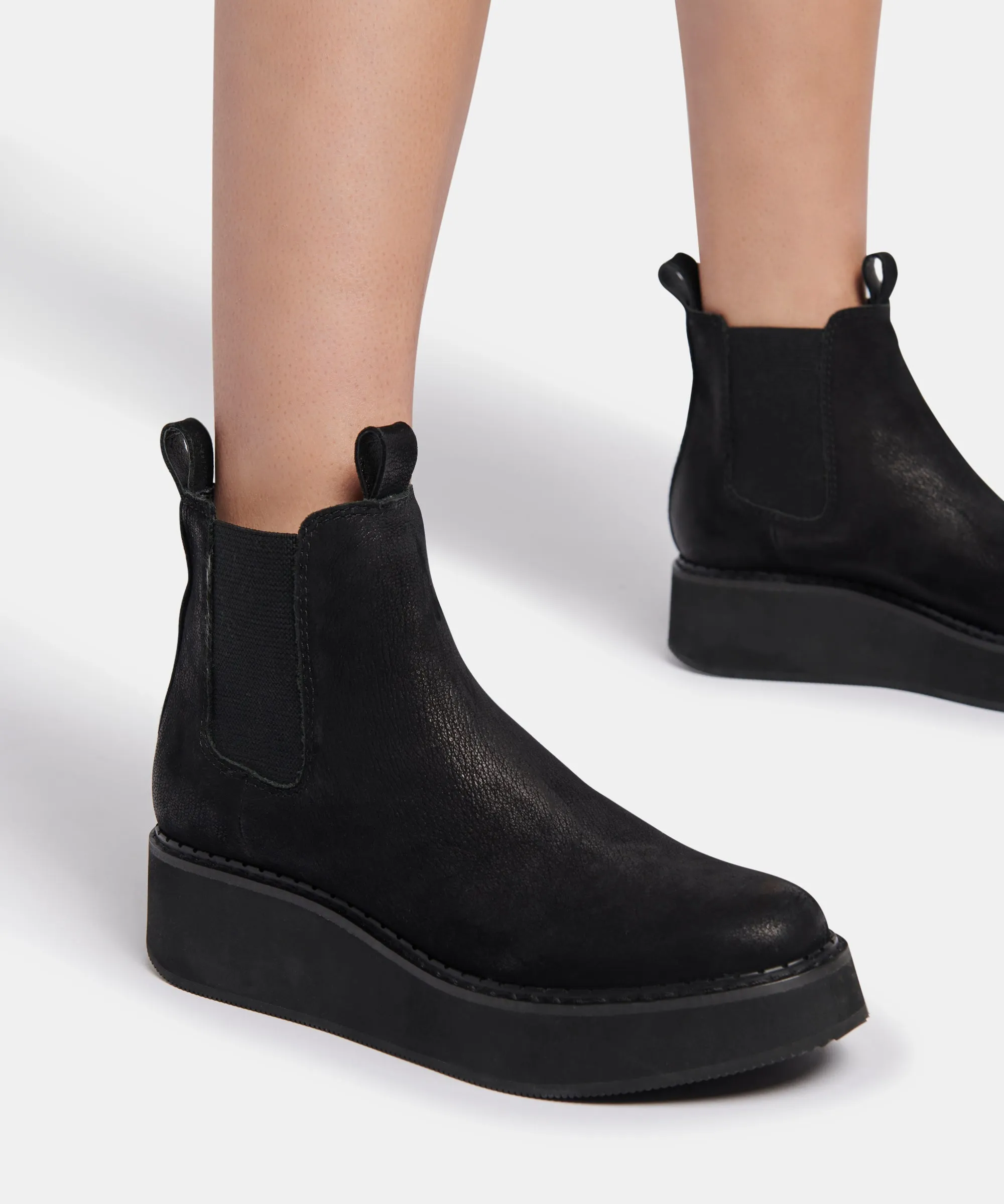 ARLETE BOOTIES BLACK NUBUCK re:vita