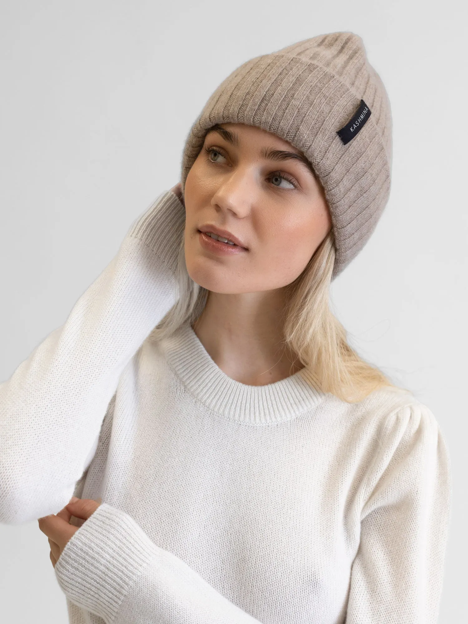 Cashmere beanie "Oda" - toast