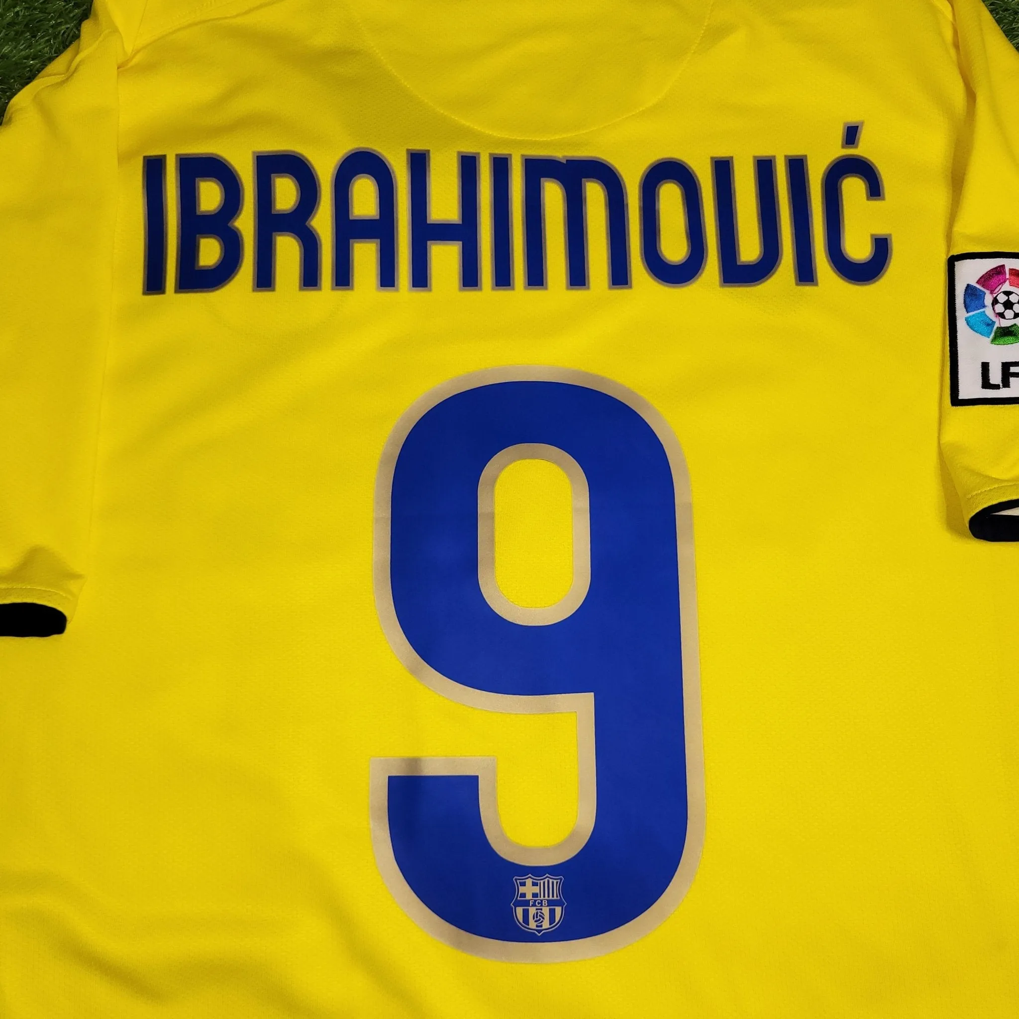 Ibrahimovic Barcelona DEBUT SEASON 2009 2010 Soccer Third Jersey Shirt L SKU# 286787-760