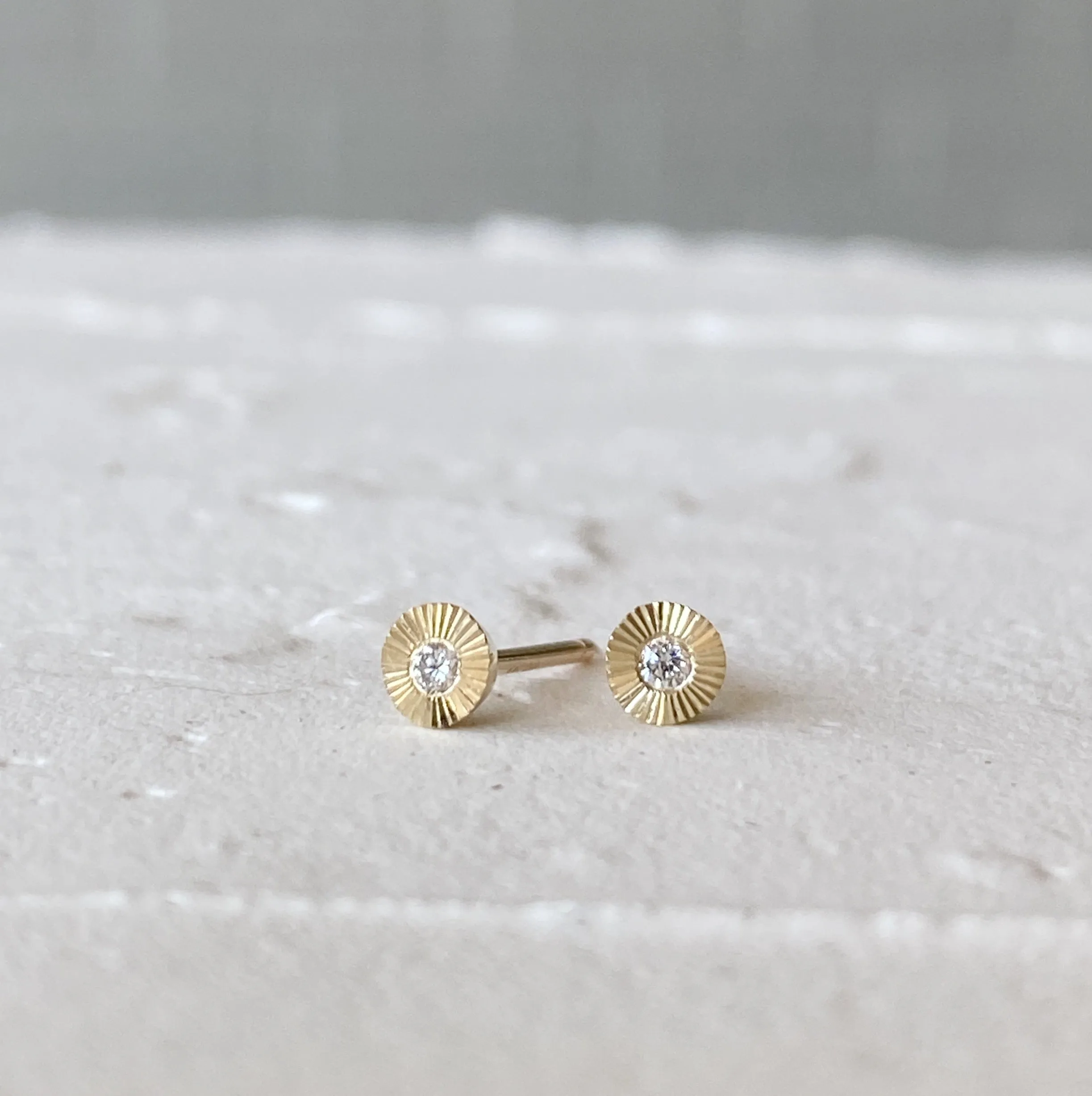 Micro Aurora Diamond Stud Earring in Yellow Gold