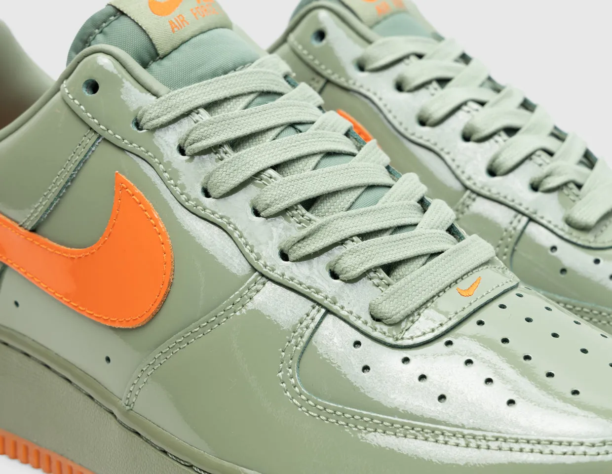 Nike Air Force 1 `07 PRM Oil Green / Safety Orange - Platinum Tint