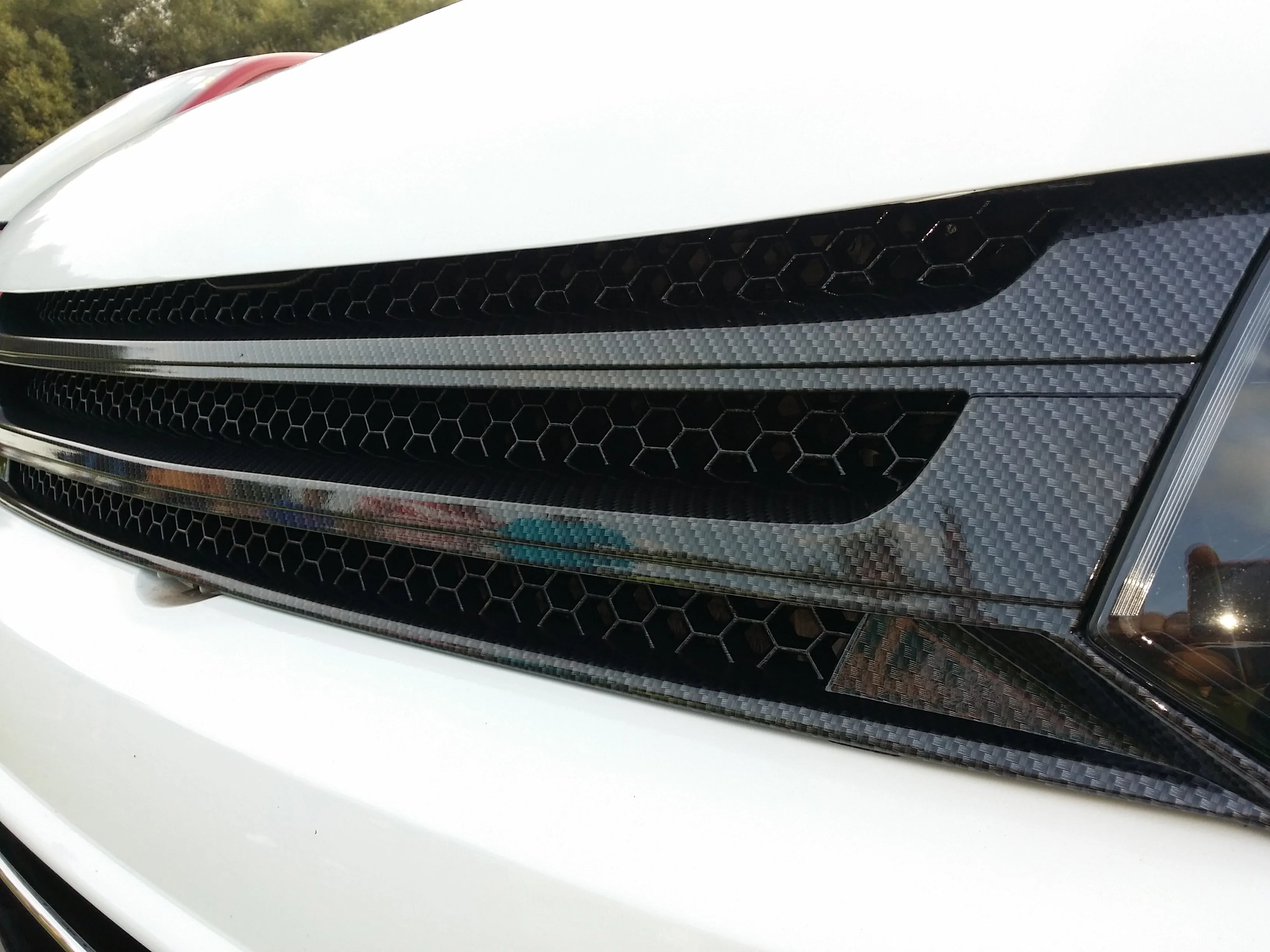 VW T5.1 Dark Carbon Badgeless Grille *Clearance* [B Grade]