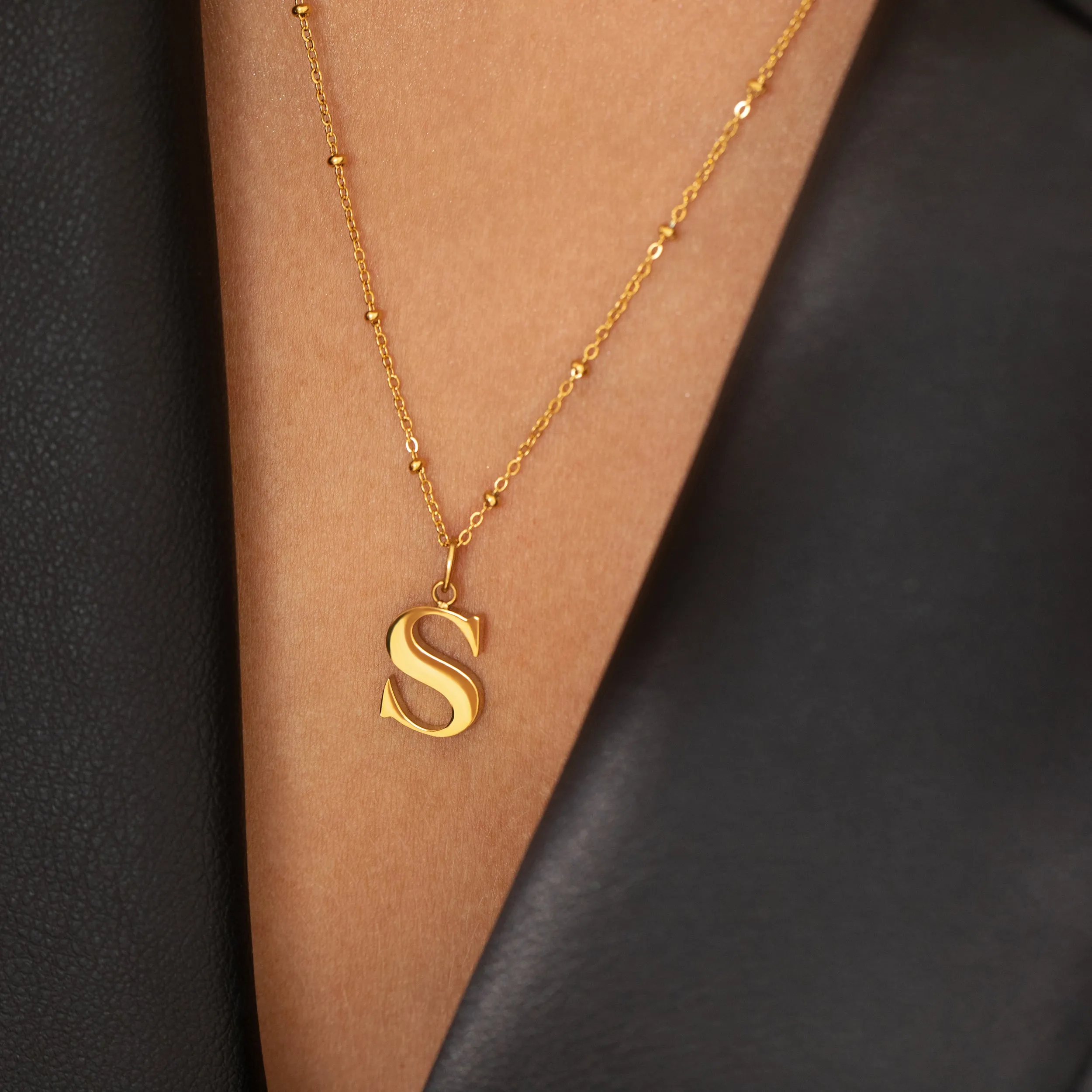 W Initial Pendant Necklace In Gold